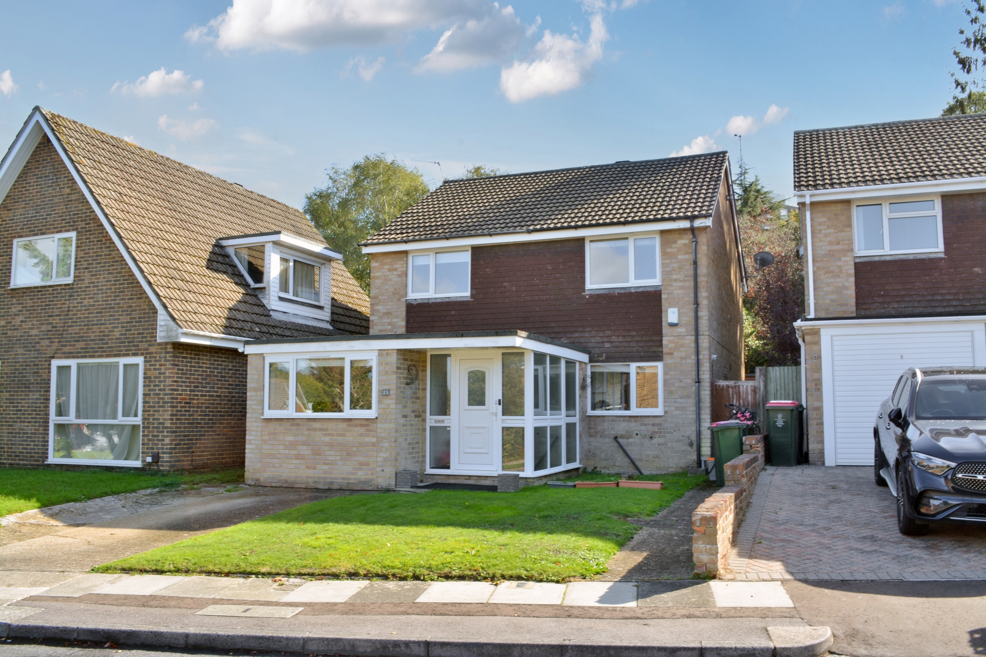 Keble Close, Pound Hill, Crawley, West Sussex, RH10 - image 1