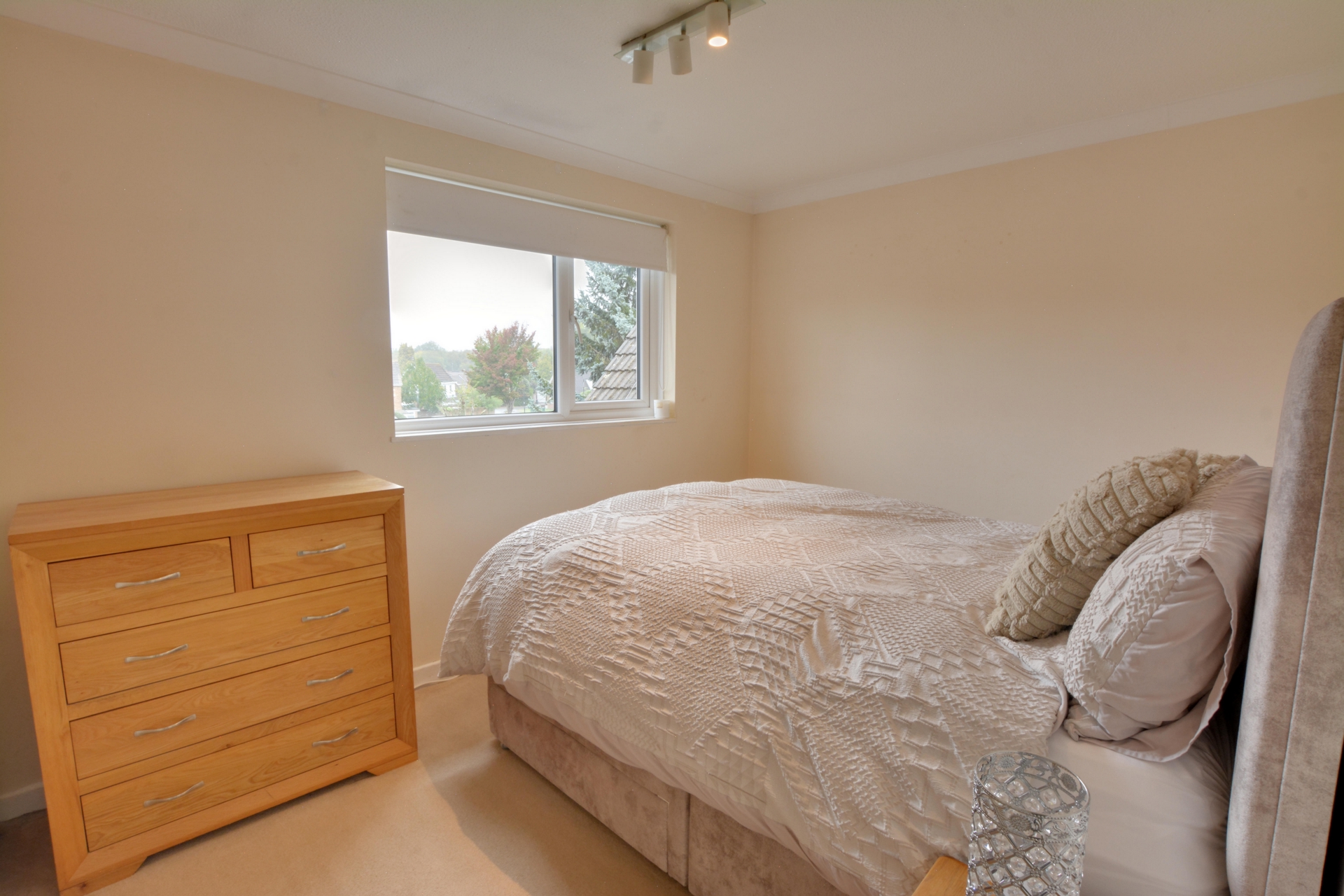Keble Close, Pound Hill, Crawley, West Sussex, RH10 - image 13