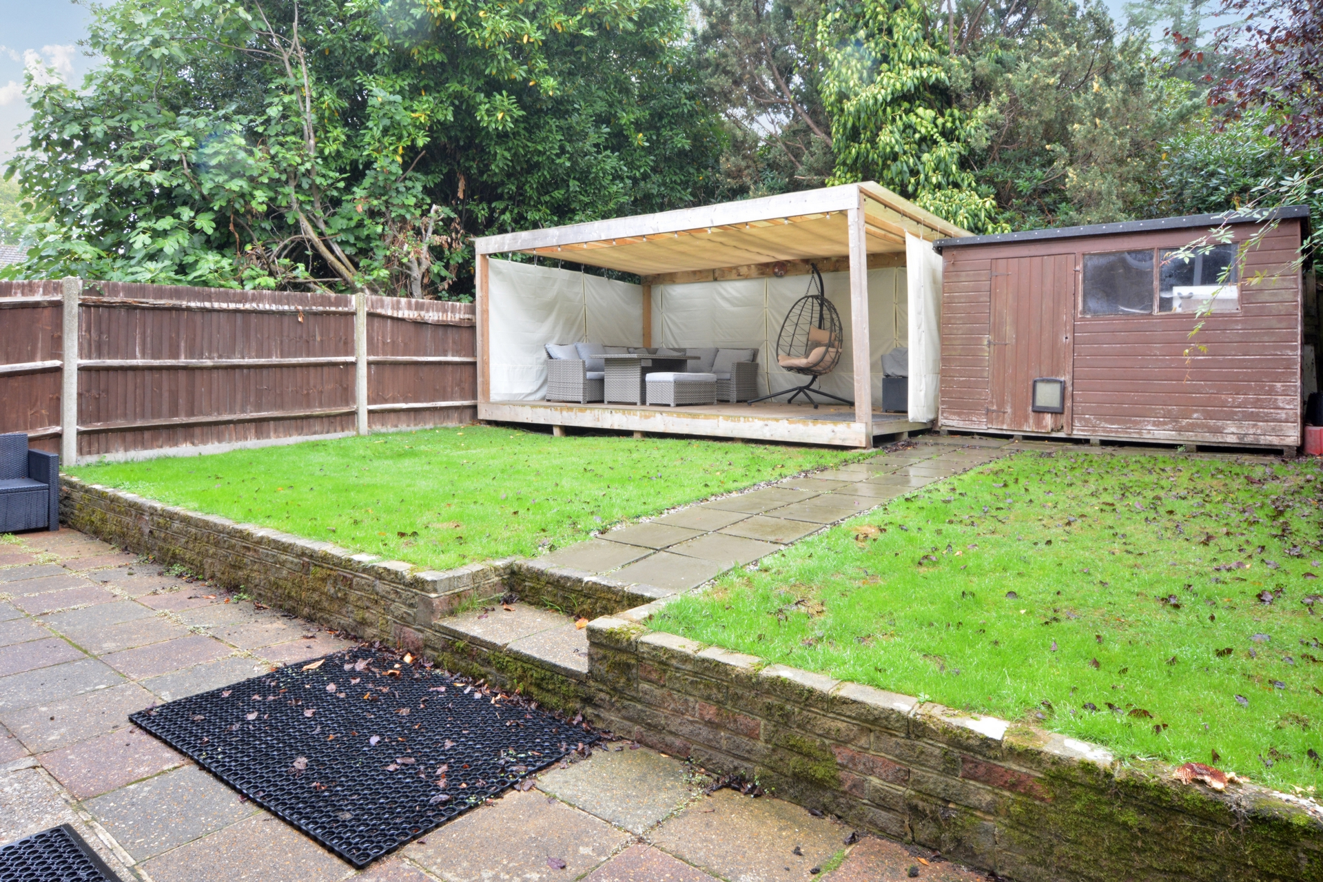 Keble Close, Pound Hill, Crawley, West Sussex, RH10 - image 4