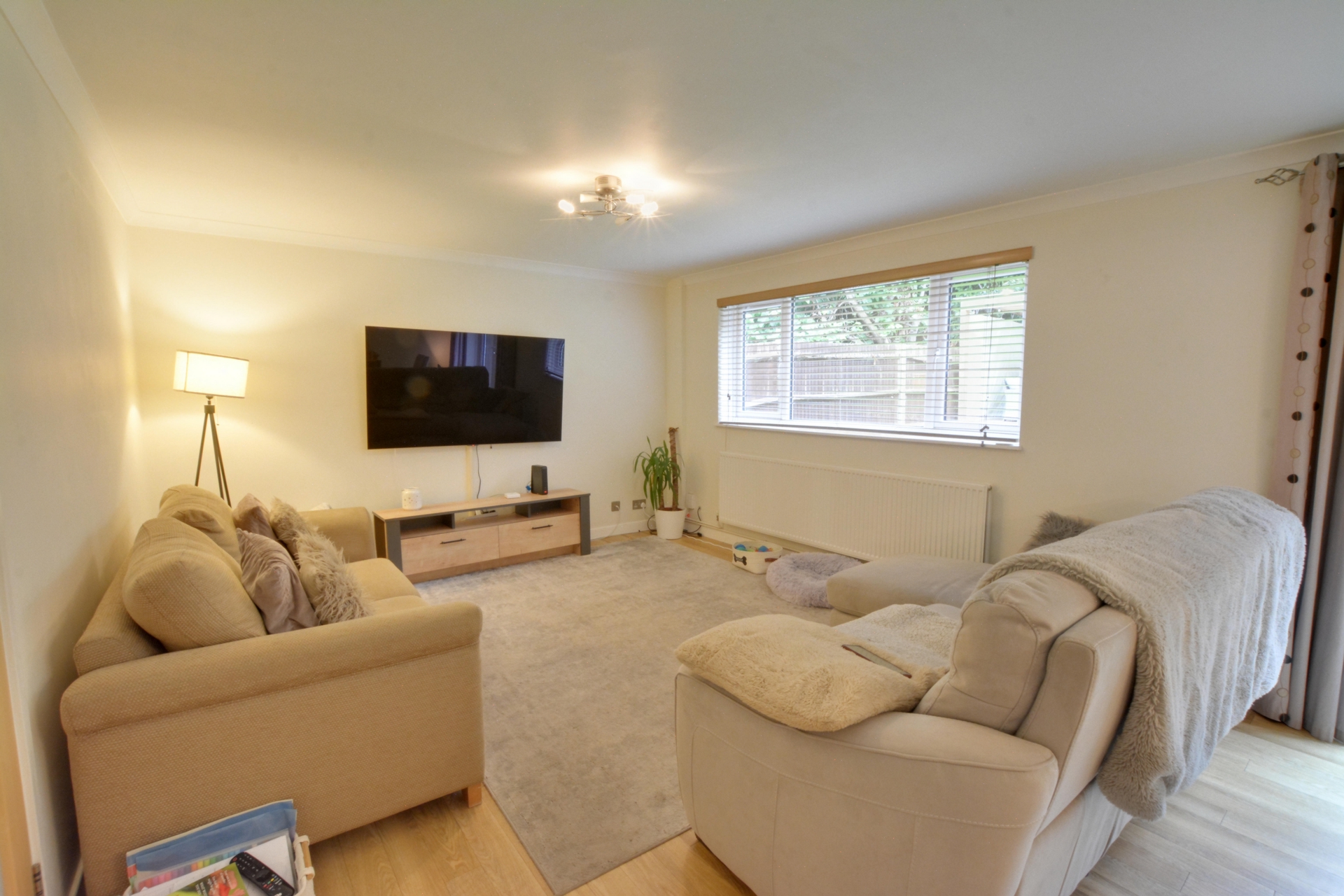 Keble Close, Pound Hill, Crawley, West Sussex, RH10 - image 7