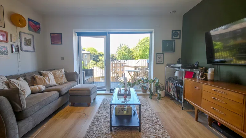 Knowles Court, 18 Brumwell Avenue, Woolwich, London, SE18 - image 2