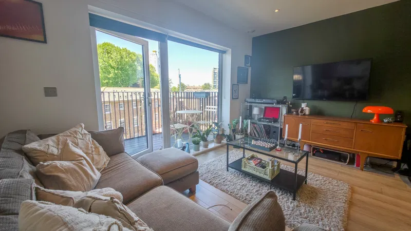 Knowles Court, 18 Brumwell Avenue, Woolwich, London, SE18 - image 3