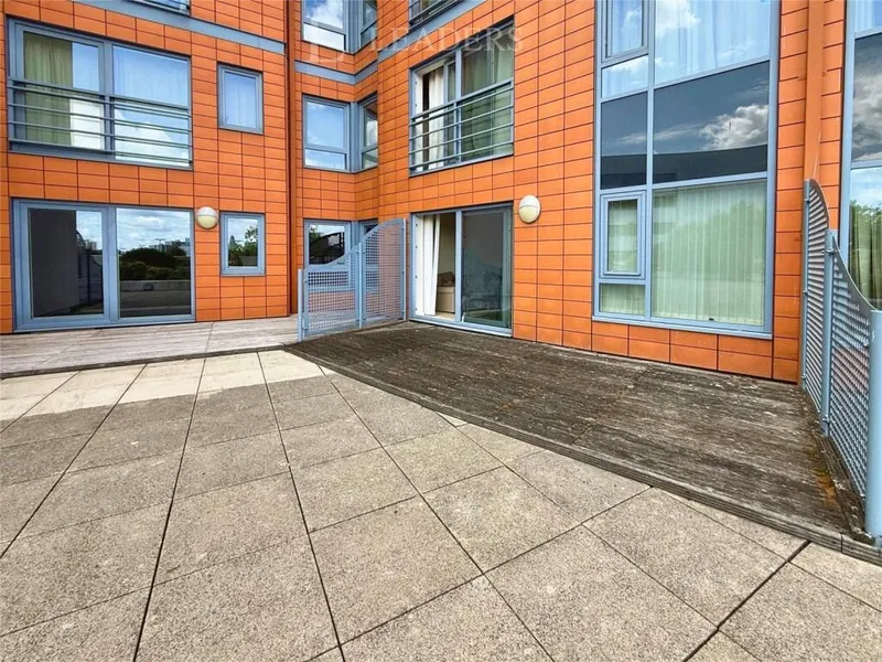 Flat 12 The Crescent, Portsmouth, Hampshire, PO1 3SY