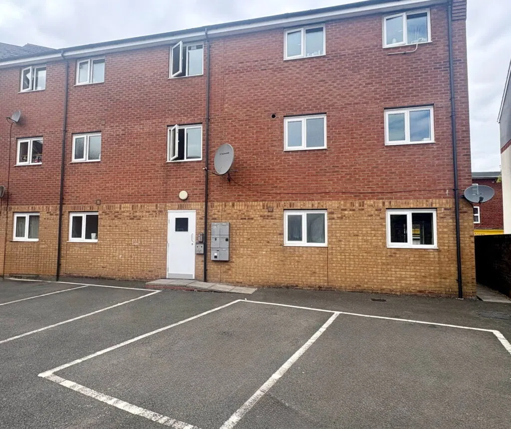 Exmouth Court, Corby, Northamptonshire, NN18 8BF - image 1