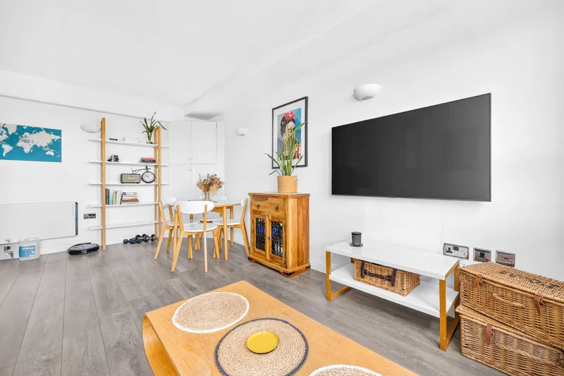 Park House, Seven Sisters Road, Finsbury Park, N4 - image 2