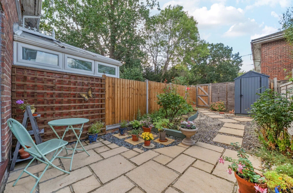 Hamilton Drive, Guildford, Surrey, GU2 - image 12