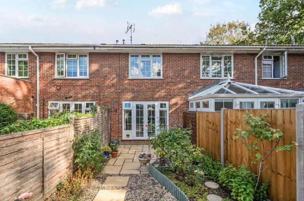Hamilton Drive, Guildford, Surrey, GU2 - image 13