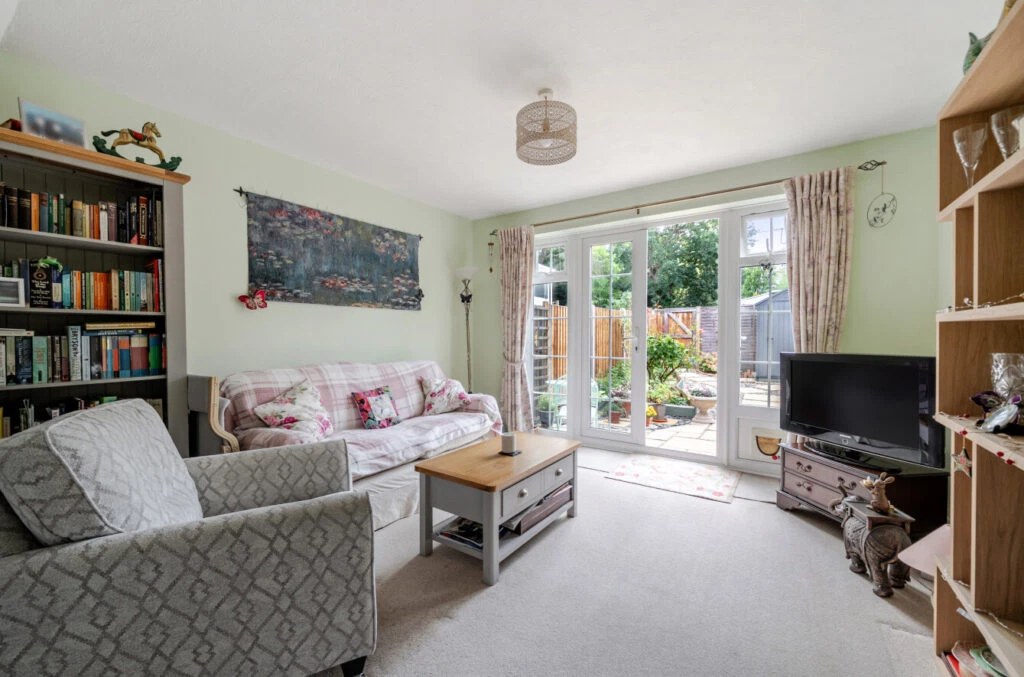 Hamilton Drive, Guildford, Surrey, GU2 - image 2
