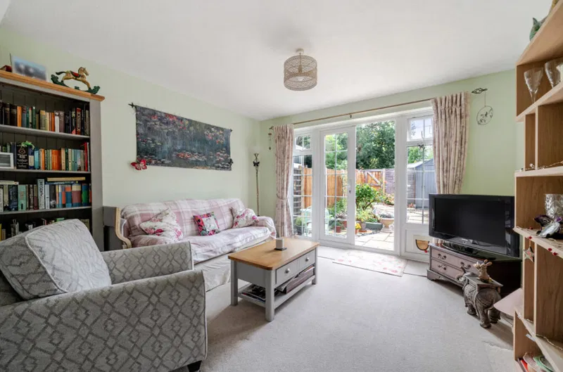 Hamilton Drive, Guildford, Surrey, GU2 - image 2