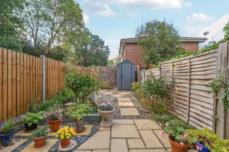 Hamilton Drive, Guildford, Surrey, GU2 - image 3