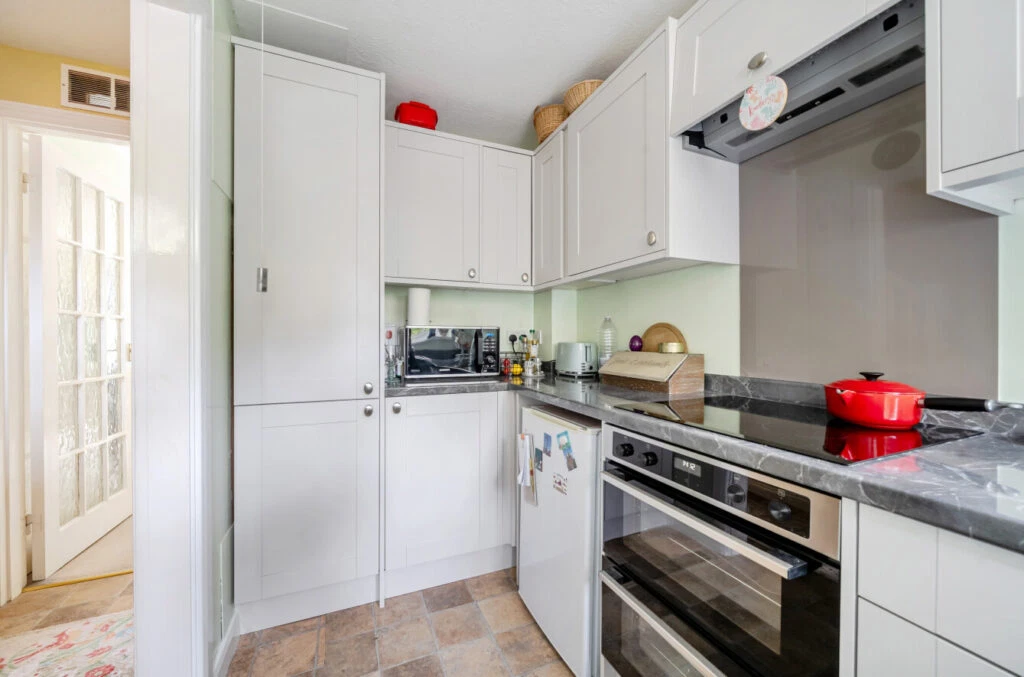 Hamilton Drive, Guildford, Surrey, GU2 - image 5