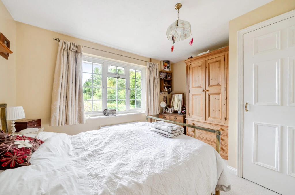 Hamilton Drive, Guildford, Surrey, GU2 - image 6