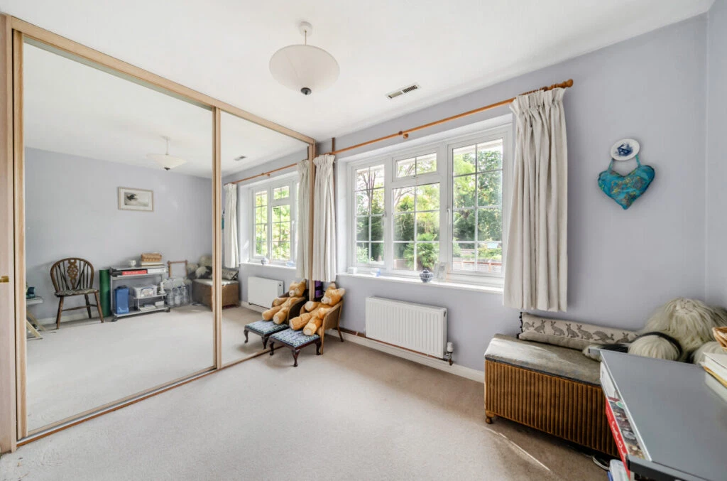 Hamilton Drive, Guildford, Surrey, GU2 - image 7