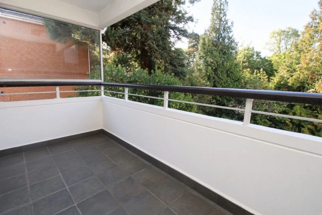 Branksome Wood Road, Bournemouth - image 6