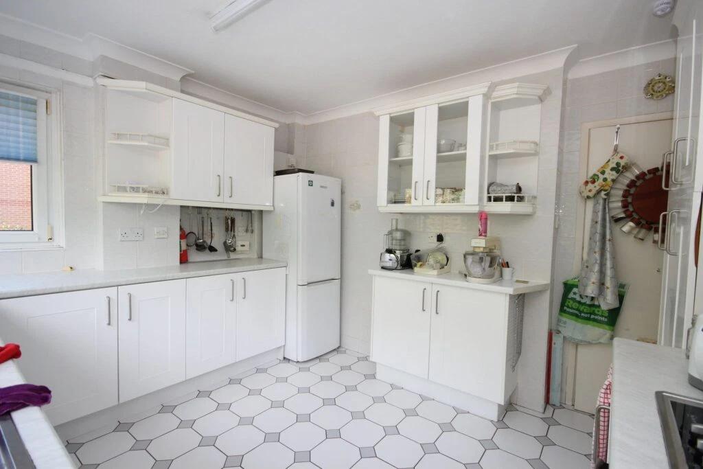 Branksome Wood Road, Bournemouth - image 7