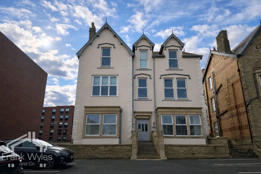 Clifton Drive North, Lytham St. Annes, Lancashire, FY8 2PB - image 1