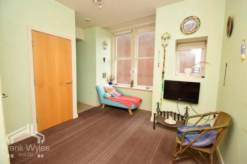 Clifton Drive North, Lytham St. Annes, Lancashire, FY8 2PB - image 2