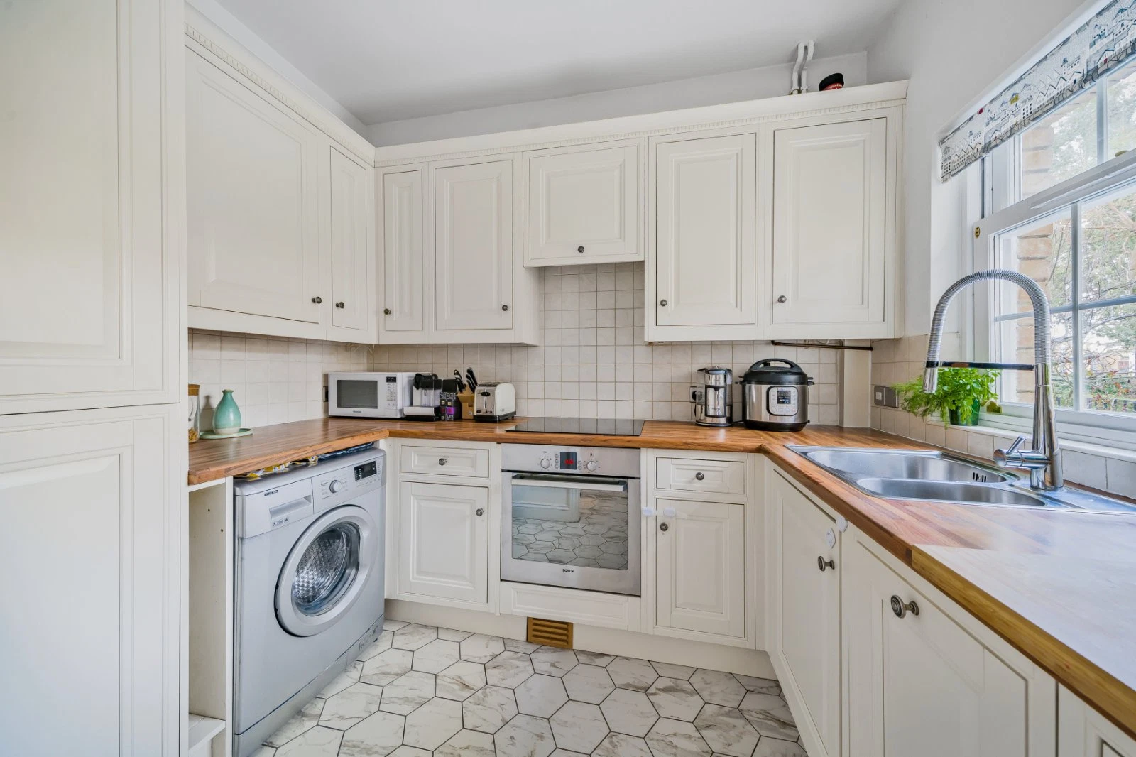 Sophia Square, London, SE16 - image 2