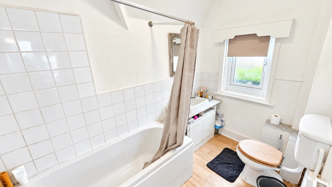 Westbourne Grove, Scarborough, North Yorkshire - image 9