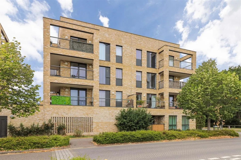 52 Woodpecker Way, Trumpington, Cambridge - image 1