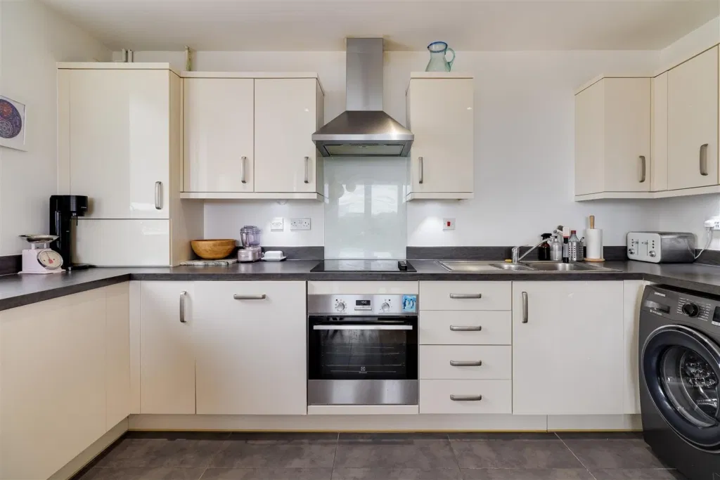 52 Woodpecker Way, Trumpington, Cambridge - image 2