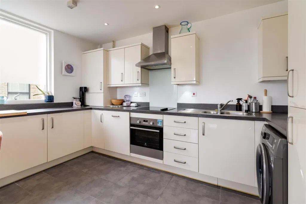52 Woodpecker Way, Trumpington, Cambridge - image 4
