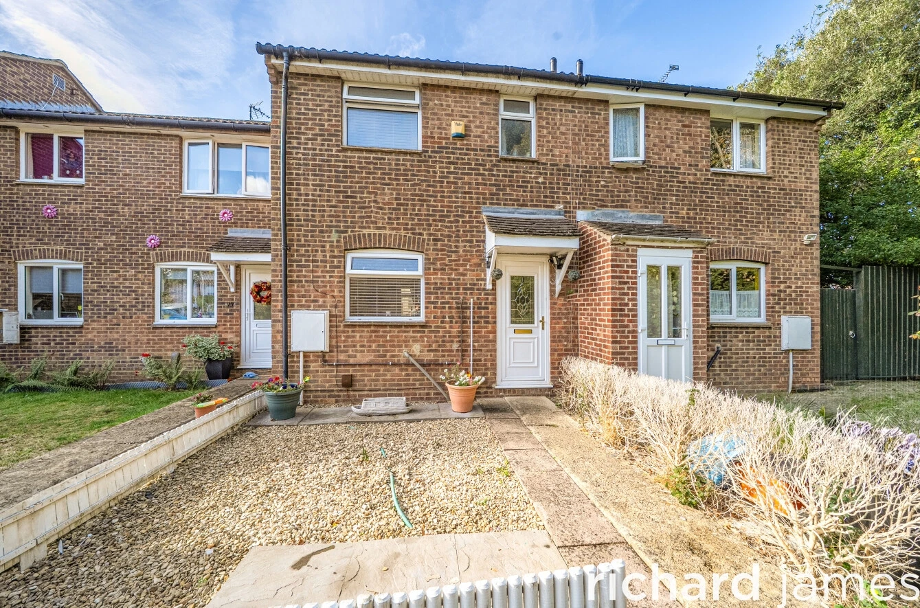 Castle Dore, Freshbrook, Swindon, SN5 8PQ - image 1