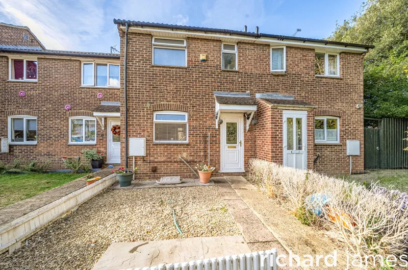 Castle Dore, Freshbrook, Swindon, SN5 8PQ