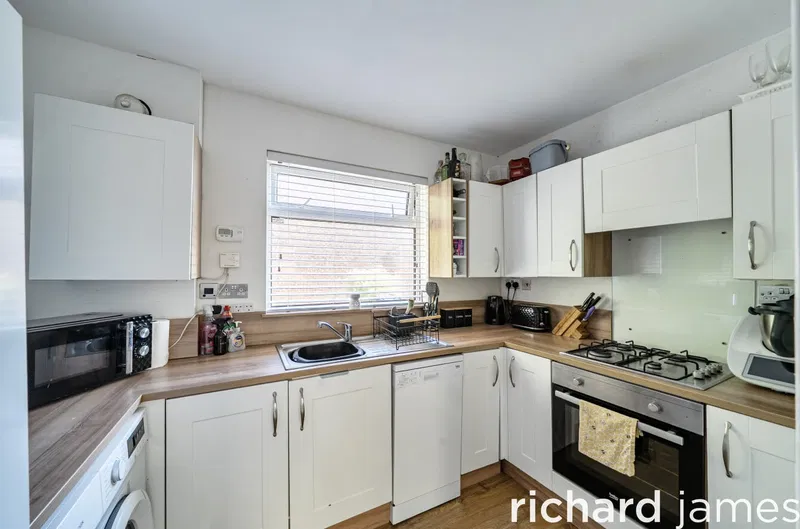 Castle Dore, Freshbrook, Swindon, SN5 8PQ - image 3