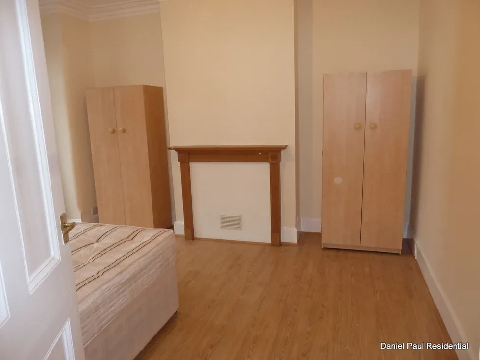 Carlyle Road, South Ealing - image 15
