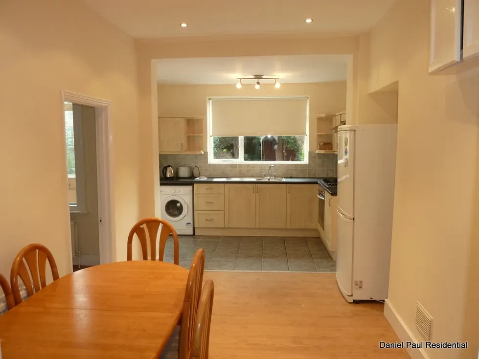 Carlyle Road, South Ealing - image 4