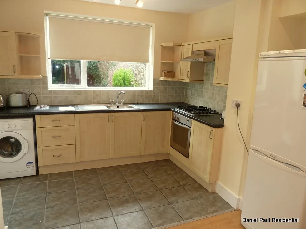 Carlyle Road, South Ealing - image 6