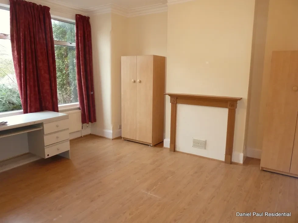 Carlyle Road, South Ealing - image 8