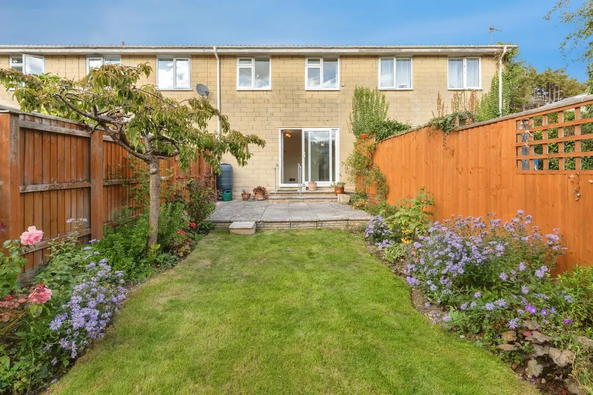 Walnut Drive, Bath - image 1