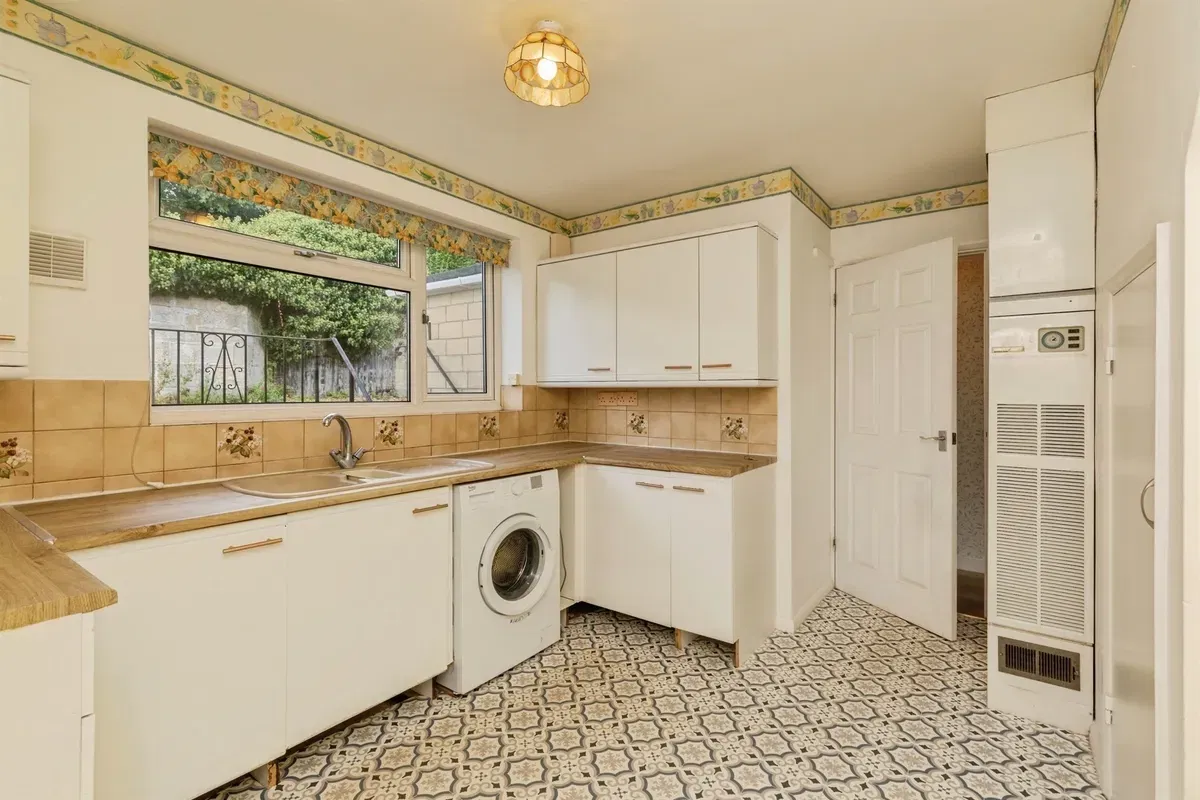 Walnut Drive, Bath - image 5