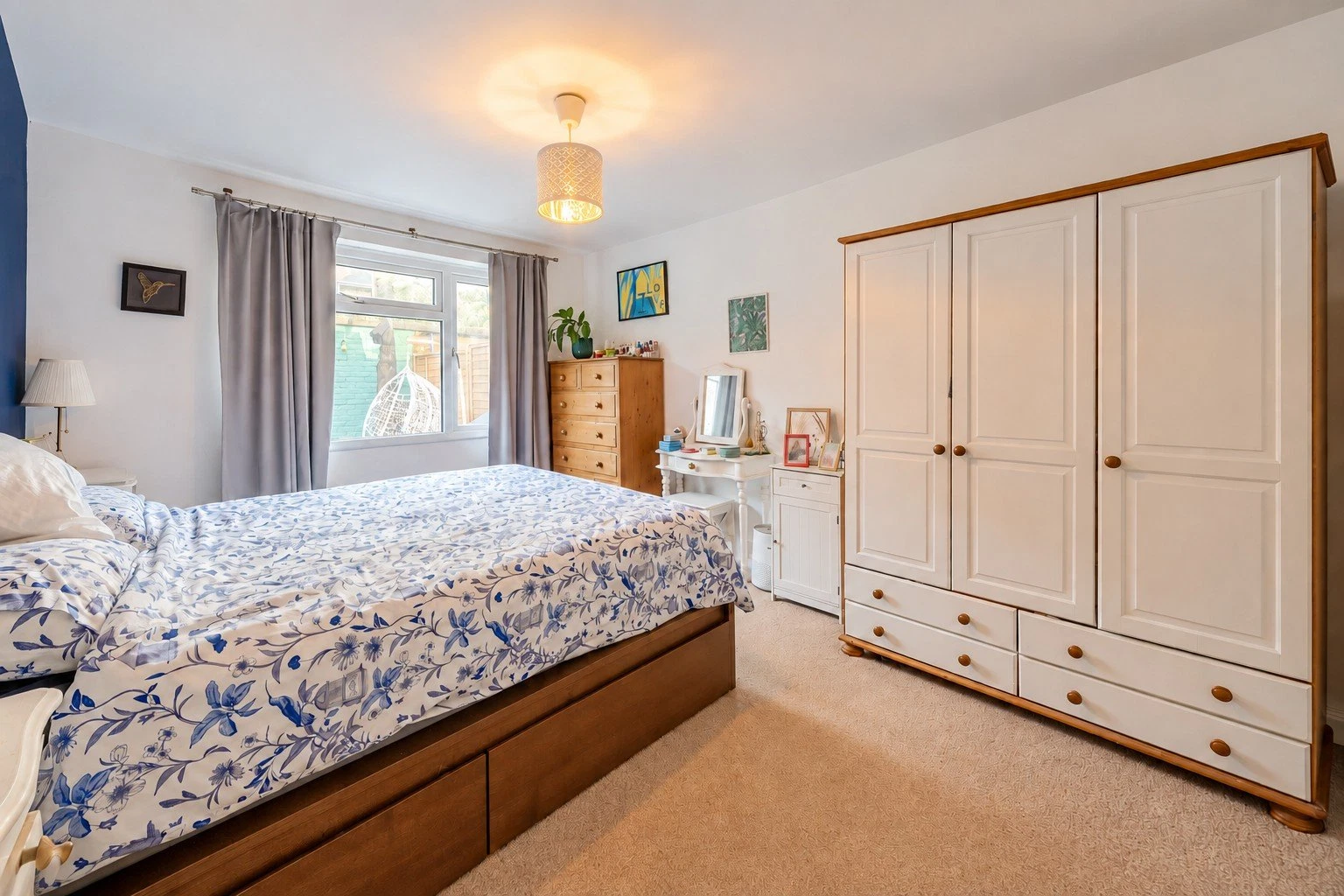 Larch Close, Balham, London, SW12 - image 4