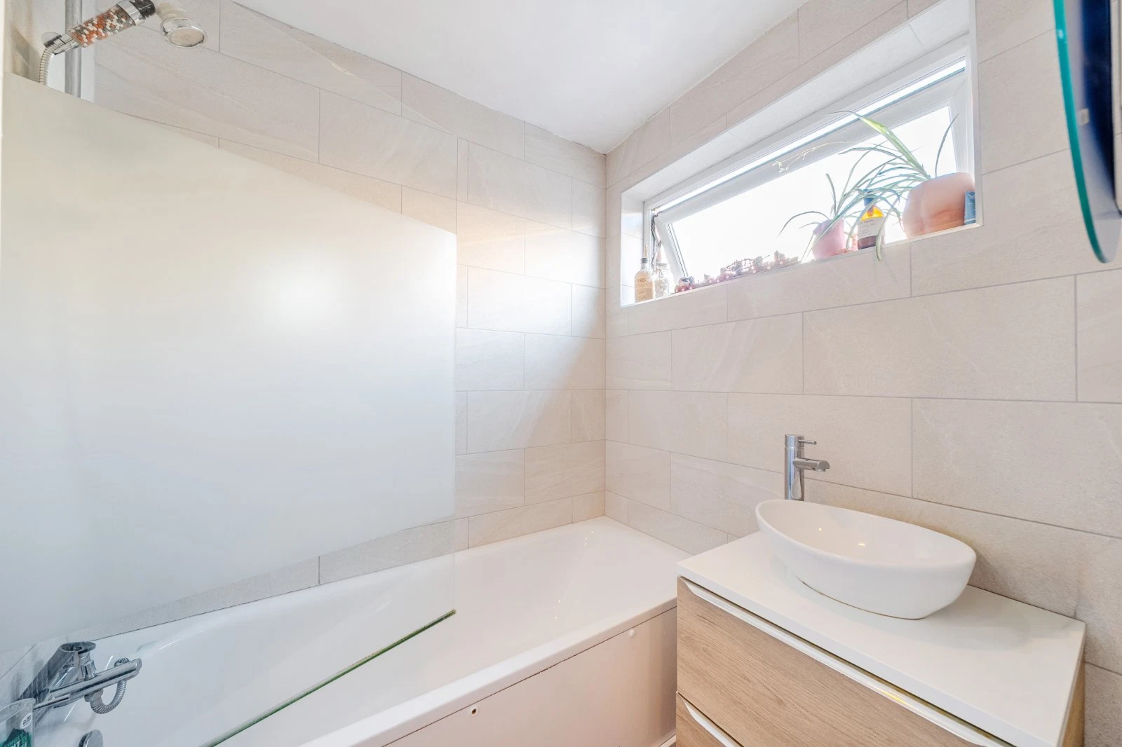 Larch Close, Balham, London, SW12 - image 8