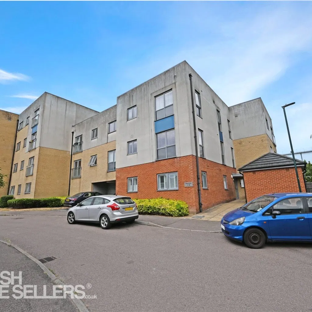 Admiral Drive, Stevenage, Hertfordshire, SG1 4GA - image 1