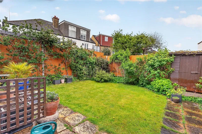 Eatonville Villas, London, SW17 - image 2
