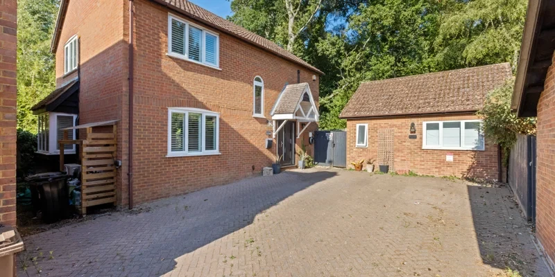 The Junipers, Wokingham, Barkham, RG41 - image 37