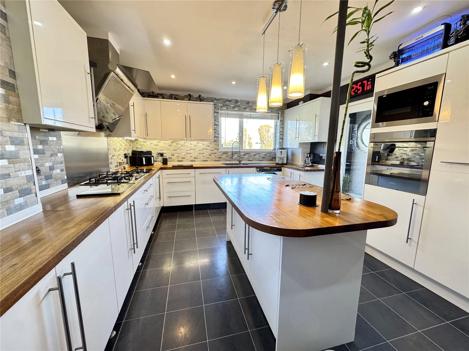 Barton Drive, Barton On Sea, Hampshire, BH25 7JJ - image 24
