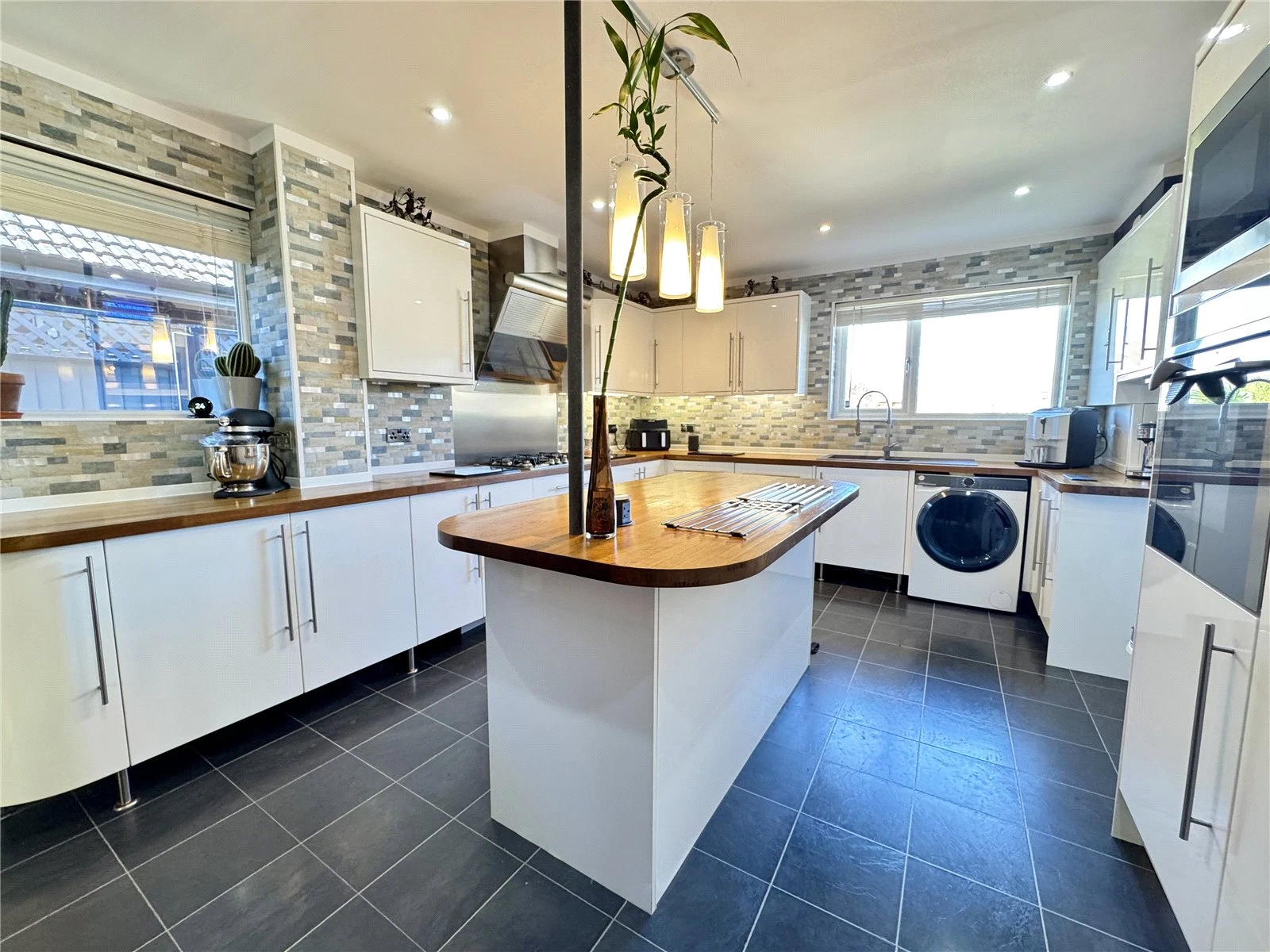 Barton Drive, Barton On Sea, Hampshire, BH25 7JJ - image 2