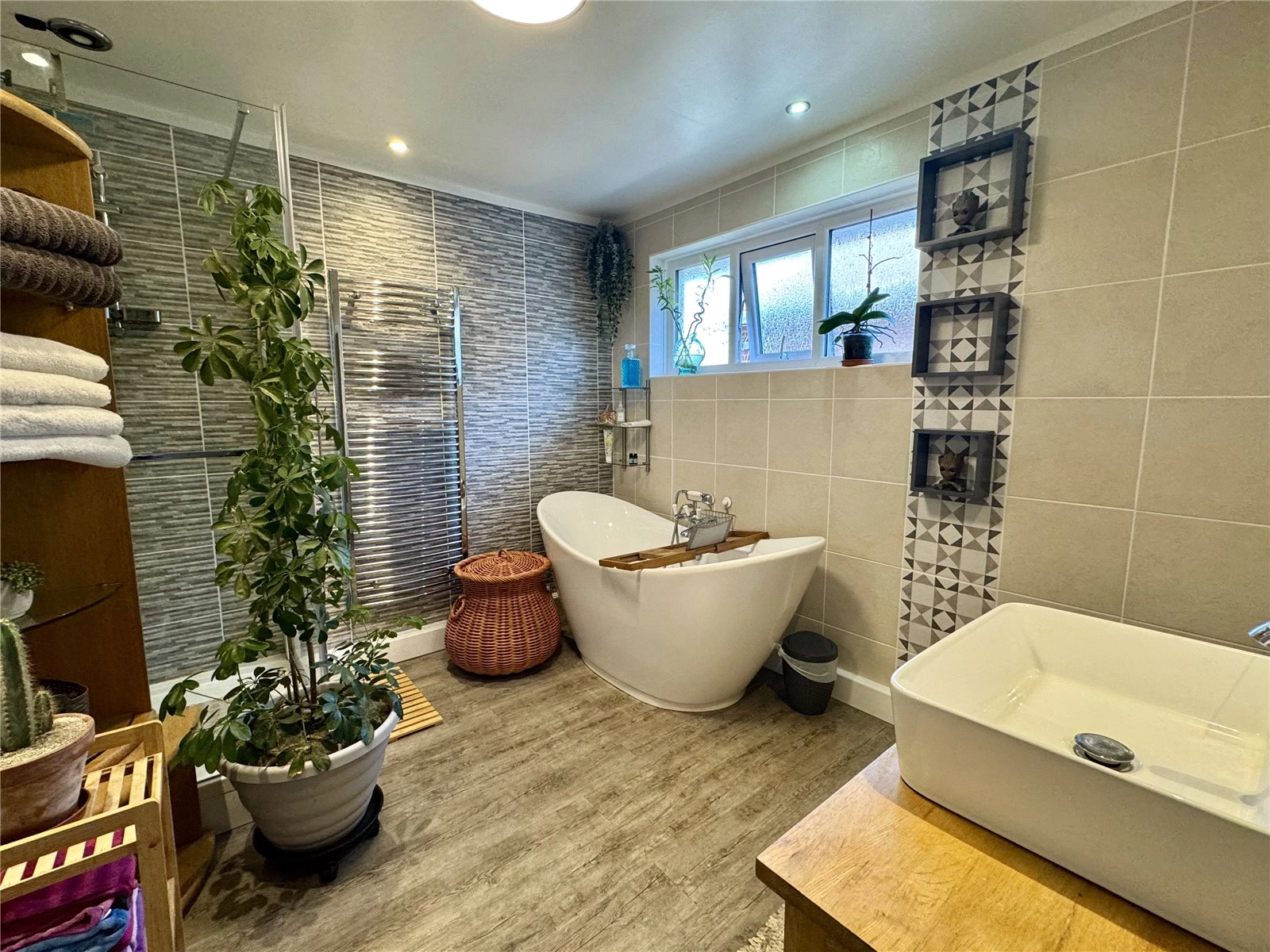 Barton Drive, Barton On Sea, Hampshire, BH25 7JJ - image 4