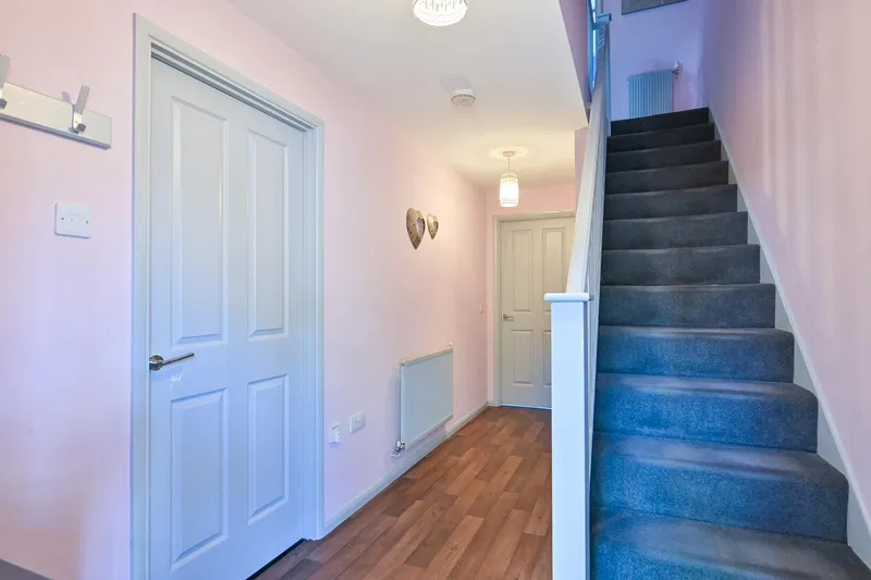 Tresham Close, Kettering, NN15 7BT - image 2