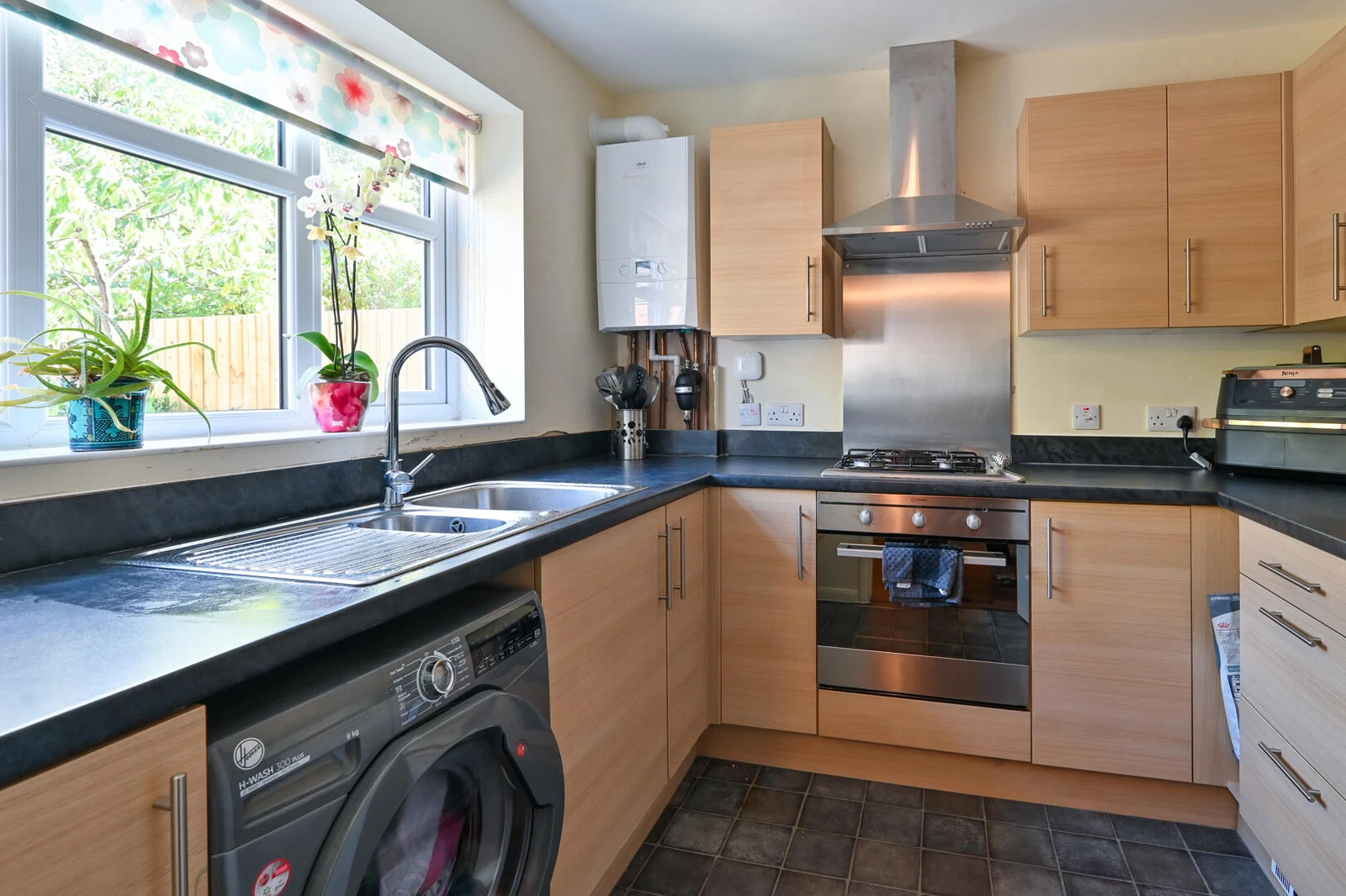Tresham Close, Kettering, NN15 7BT - image 4