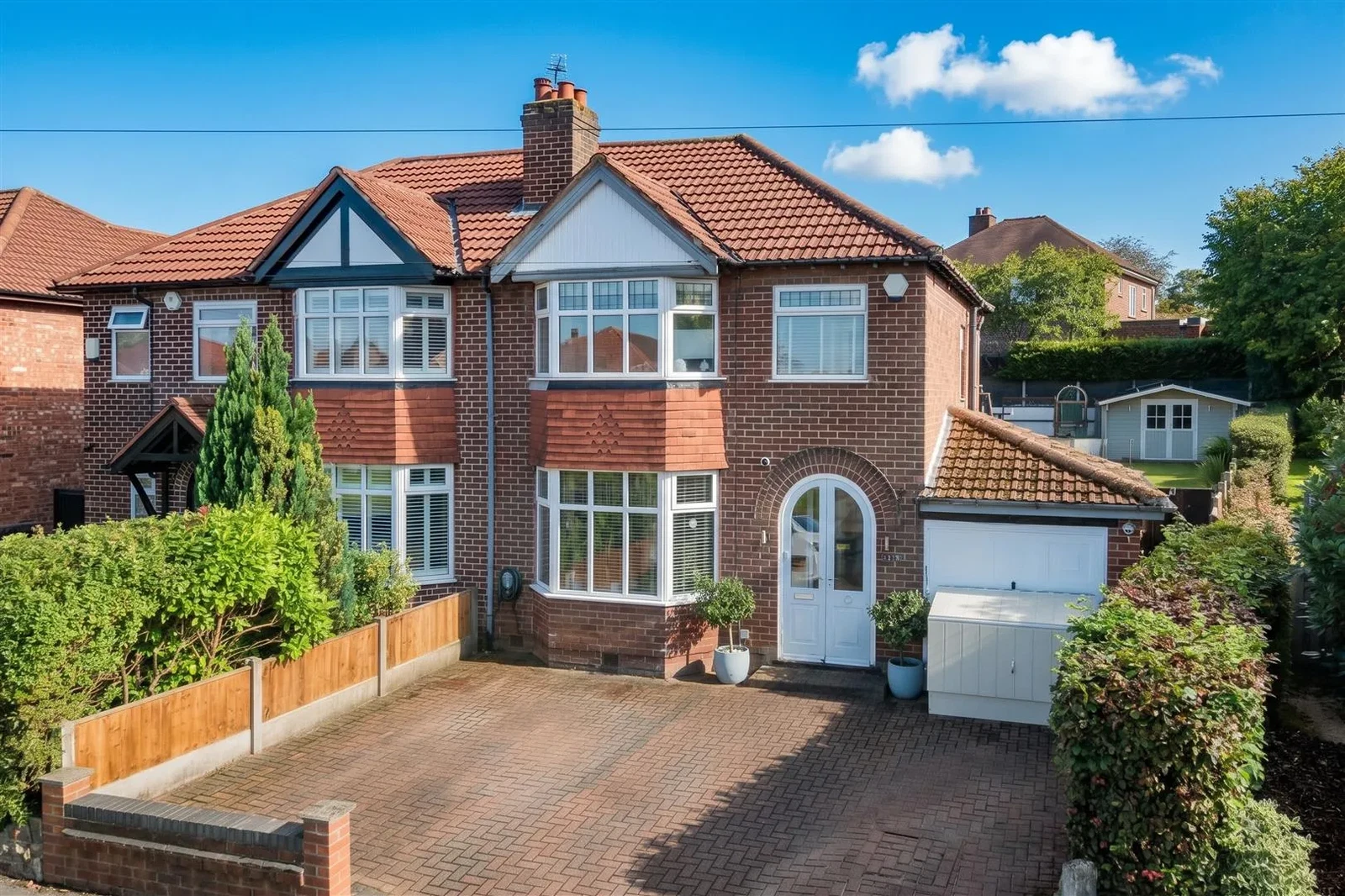 Sandileigh Avenue, Hale, Altrincham, WA15 - image 1