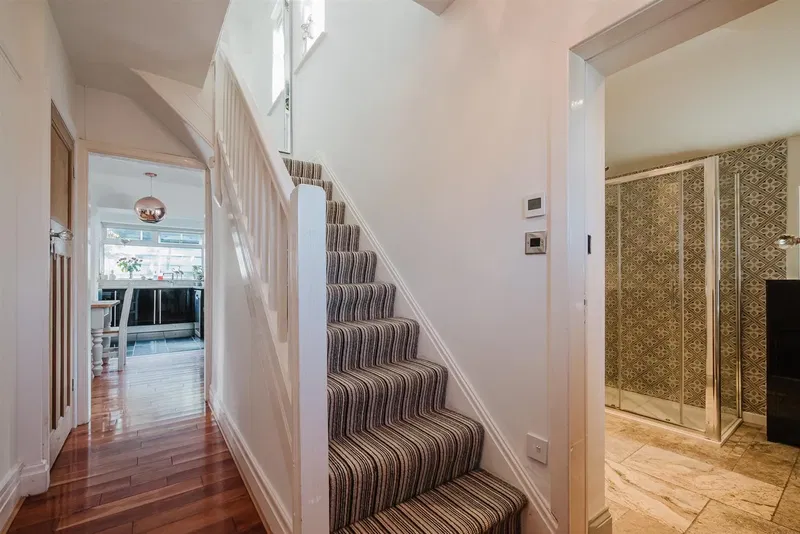 Sandileigh Avenue, Hale, Altrincham, WA15 - image 3