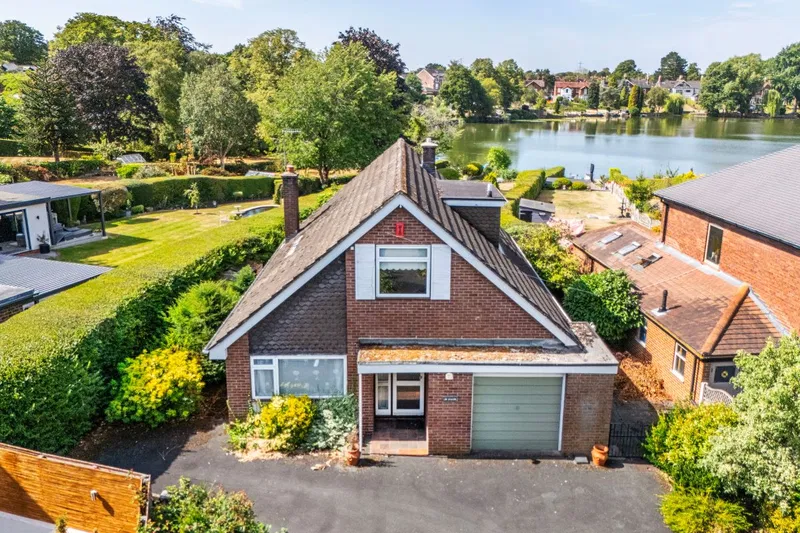 82 Sandbach Road North Alsager, Stoke-On-Trent, Staffordshire, ST7 2AW