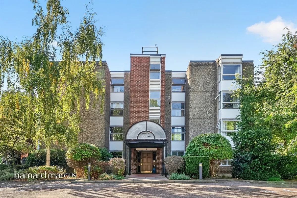 Sullivan Close, London - image 1