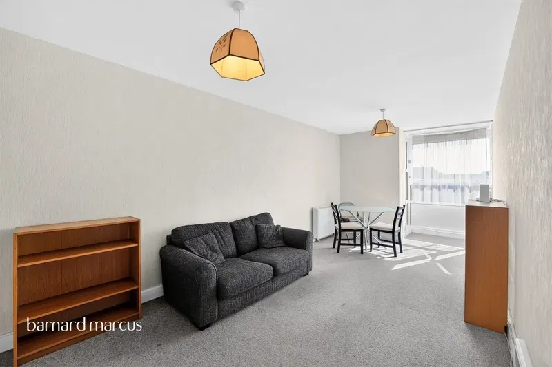 Sullivan Close, London - image 2